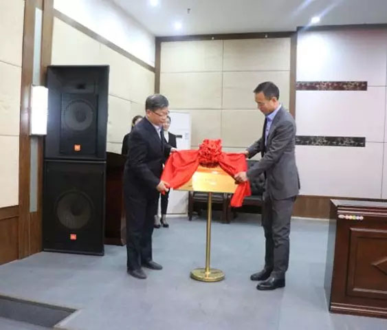 Cina mengekspor derek kualitas dan promosi teknologi Komite mengadakan konferensi yang diadakan secara seremonial! .jpg China export crane quality and technology promotion Committee established conference held ceremoniously!.jpg