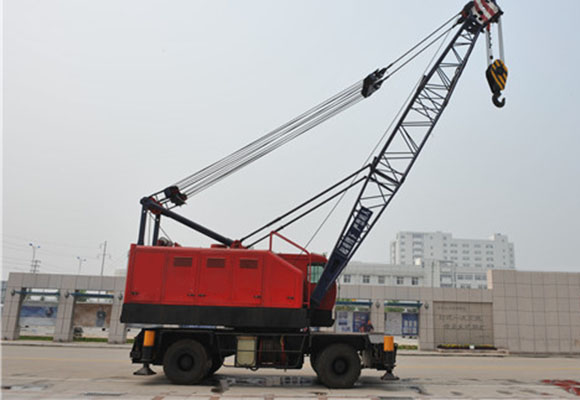 Karet Tyred Harbour Crane
